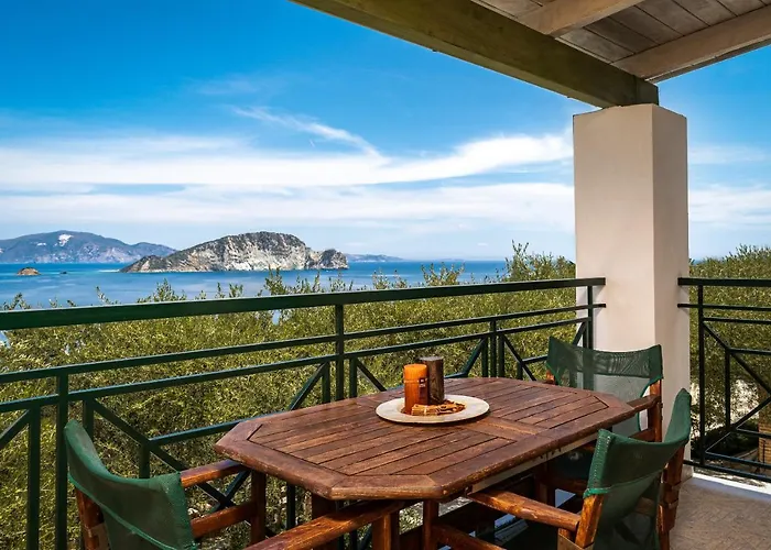 Keri Marathias Pavezzo Villa