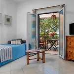 Keri Marathias Pavezzo Villa